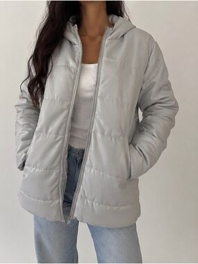 Levi’s Gray Hooded Puffer Jacket S Insulated Streetwear Coat NWT